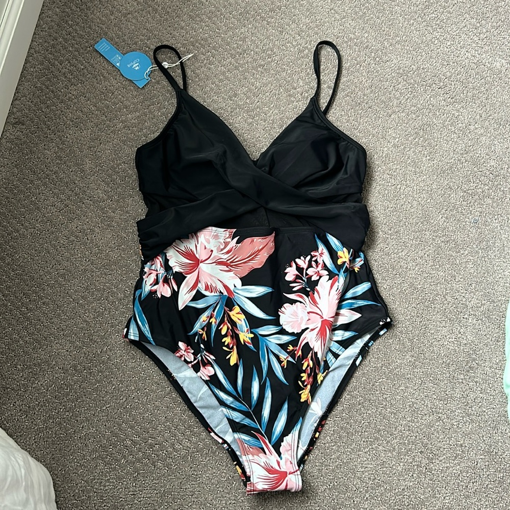 Brand new Cupshe one piece bathing suit-Medium